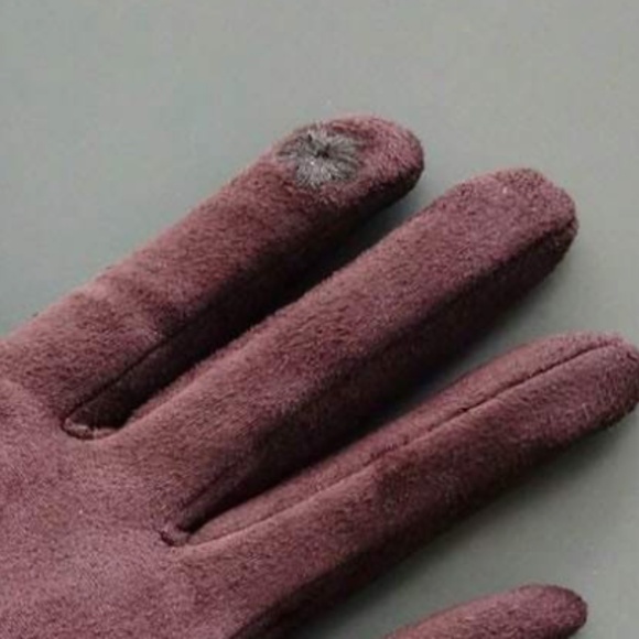 Luxe Vegan Fur Chain Decor Touchscreen Compatible Gloves - Picture 7 of 7